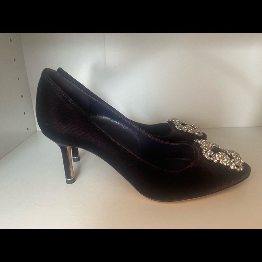 Manolo Blahnik Hangisi velvet heel pumps authentic rare to find